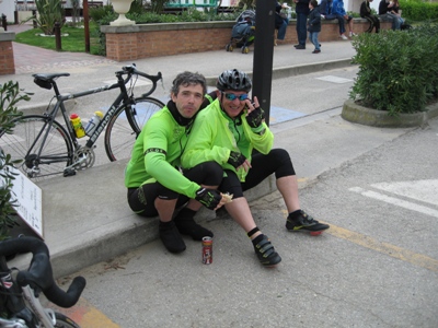Isidoro e Marten (5h05m nel lungo!) festeggiano all'arrivo MartinoRemo