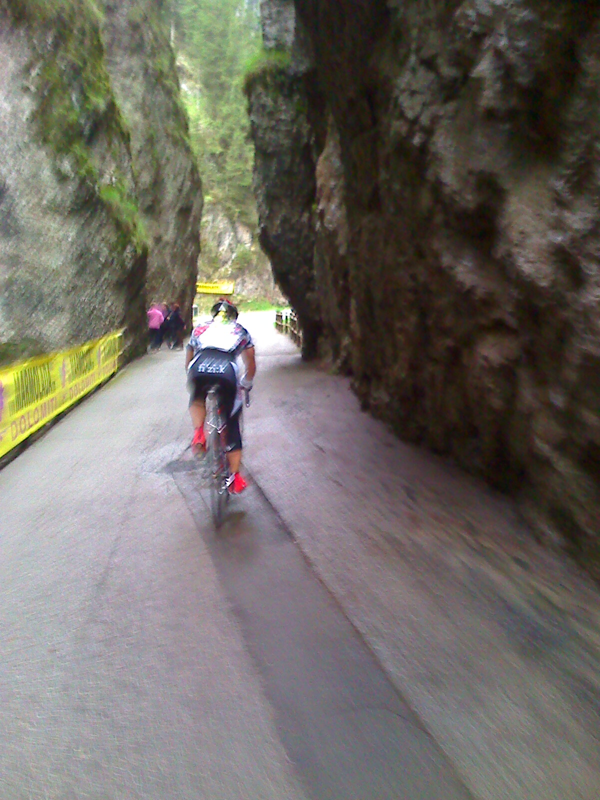 Seba fra i Serrai di Sottoguda, che spettacolo (i Serrai...)! moto_0179