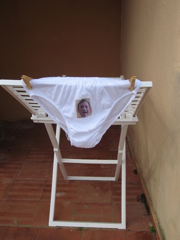 Quando il tifo diventa feticismo: esposizione dell'immagine del presidente da parte di fans rimasti ignoti mutanda