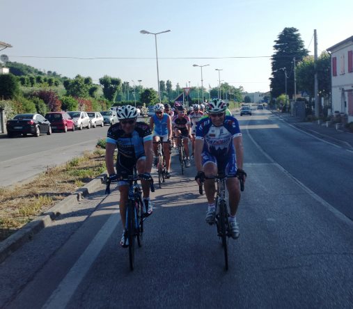 Lo Zio guida il gruppo da Savignano verso Ponte Verucchio