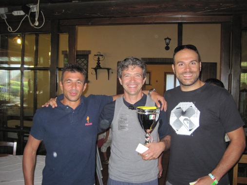 Il podio del Trofeo 2011: al centro il vincitore Martino-Martèn con 6,9 kg di escursione! images/stories/TAGLIATELLA2011/podio.jpg